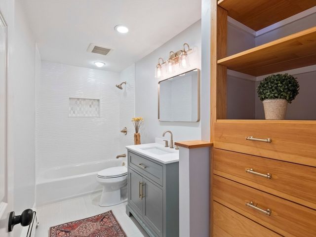 119 Van Norden Rd, Reading, MA 01867