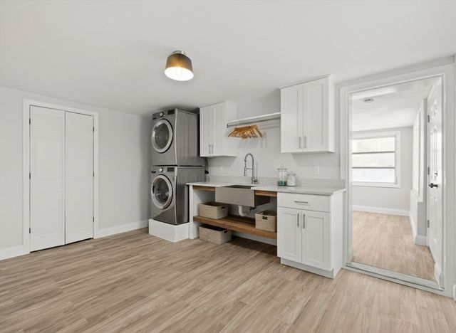 119 Van Norden Rd, Reading, MA 01867