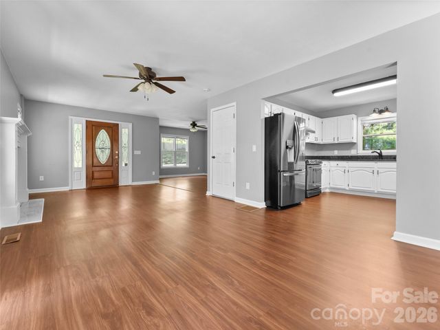 218 Junaluska Oaks Drive, Waynesville, NC 28786