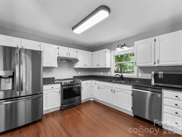 218 Junaluska Oaks Drive, Waynesville, NC 28786