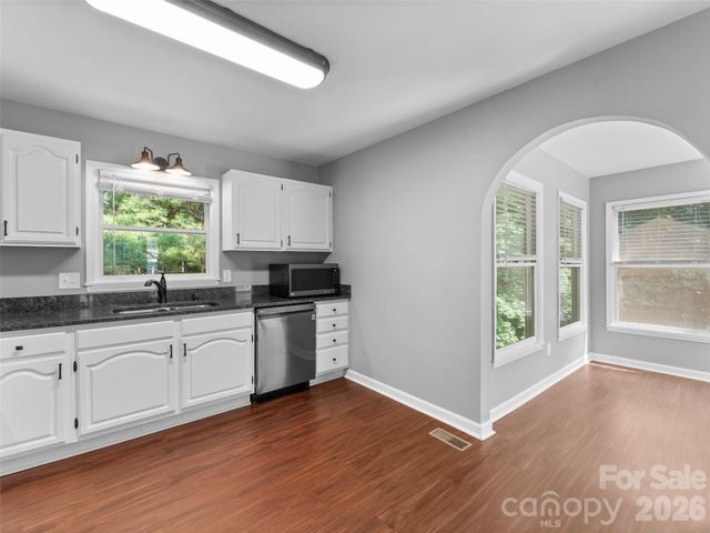 218 Junaluska Oaks Drive, Waynesville, NC 28786
