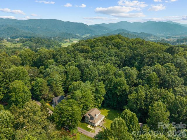 218 Junaluska Oaks Drive, Waynesville, NC 28786