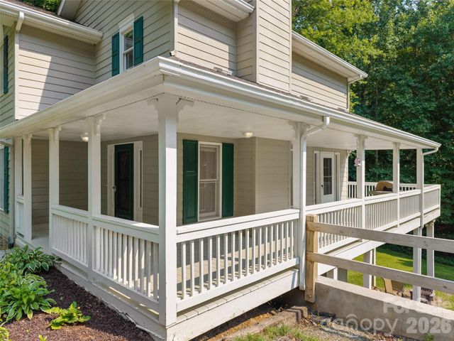 218 Junaluska Oaks Drive, Waynesville, NC 28786