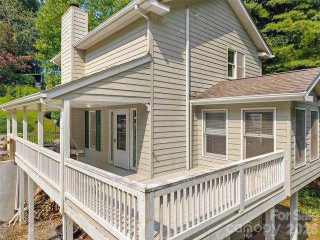 218 Junaluska Oaks Drive, Waynesville, NC 28786