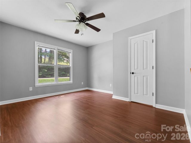 218 Junaluska Oaks Drive, Waynesville, NC 28786