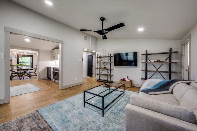 203 Evans Street, Lake Bridgeport, TX 76426