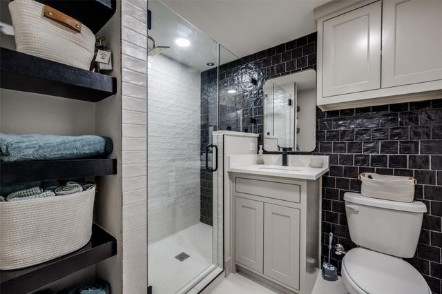 203 Evans Street, Lake Bridgeport, TX 76426