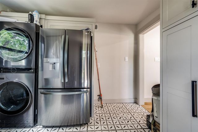 203 Evans Street, Lake Bridgeport, TX 76426