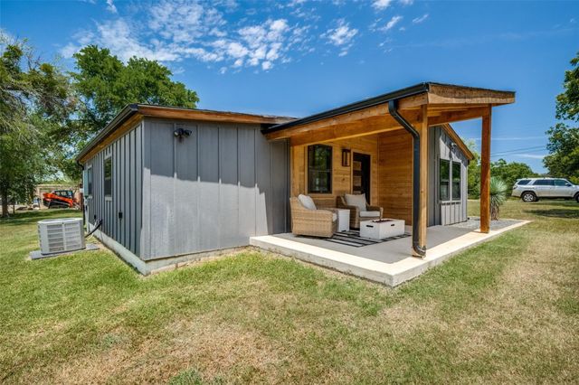 203 Evans Street, Lake Bridgeport, TX 76426