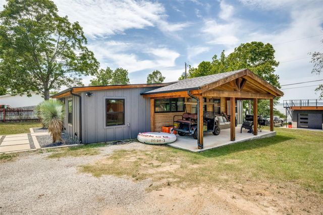 203 Evans Street, Lake Bridgeport, TX 76426