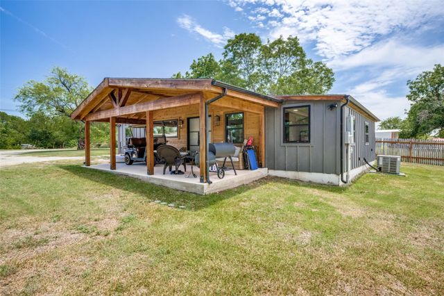 203 Evans Street, Lake Bridgeport, TX 76426