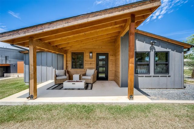 203 Evans Street, Lake Bridgeport, TX 76426