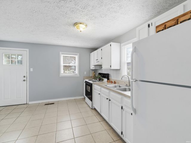 1401 Jackson Avenue, Evansville, IN 47714