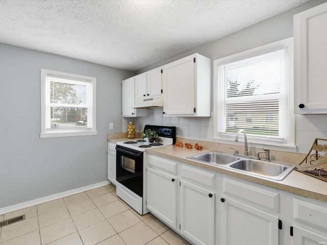 1401 Jackson Avenue, Evansville, IN 47714