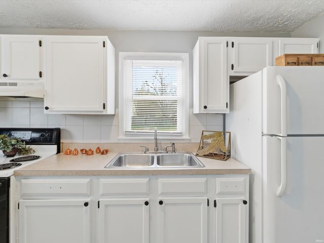 1401 Jackson Avenue, Evansville, IN 47714