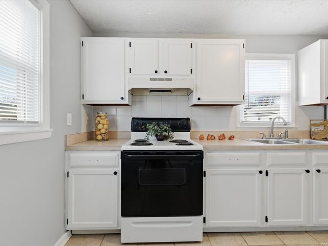 1401 Jackson Avenue, Evansville, IN 47714