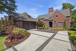 2507 S Columbia Avenue, Tulsa, OK 74114