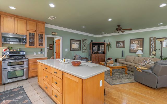 6340 Pine Hill Road, Shreveport, LA 71107