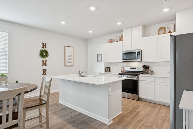 7258 Lang Ave, White House, TN 37188