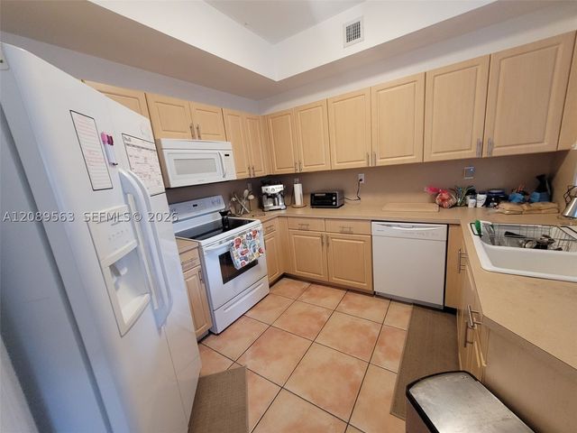 8906 W Flagler St 111, Miami, FL 33174