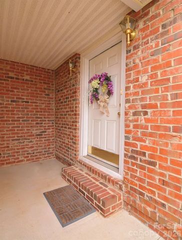 6918 Misty Pine Lane, Charlotte, NC 28217