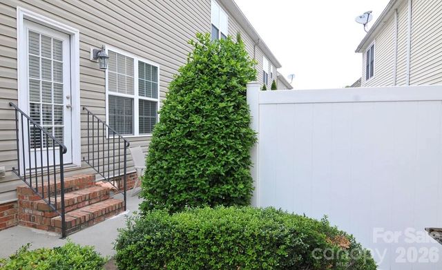 6918 Misty Pine Lane, Charlotte, NC 28217