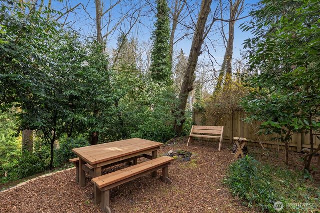 8049 44th Avenue NE, Seattle, WA 98115