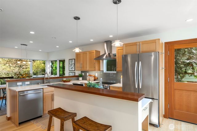 8049 44th Avenue NE, Seattle, WA 98115