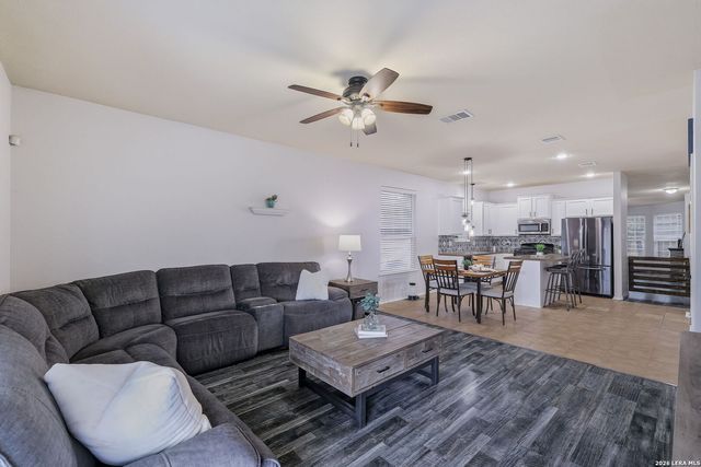 732 Hollow Ridge, Schertz, TX 78108