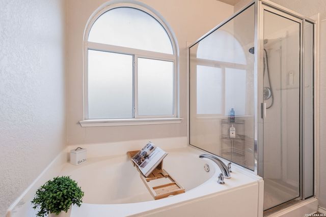 732 Hollow Ridge, Schertz, TX 78108