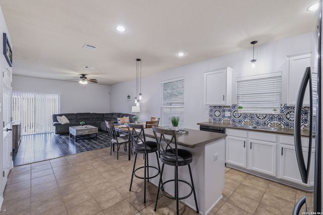 732 Hollow Ridge, Schertz, TX 78108