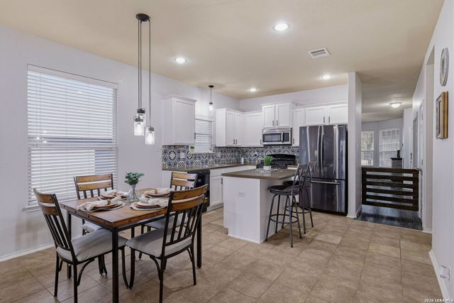 732 Hollow Ridge, Schertz, TX 78108