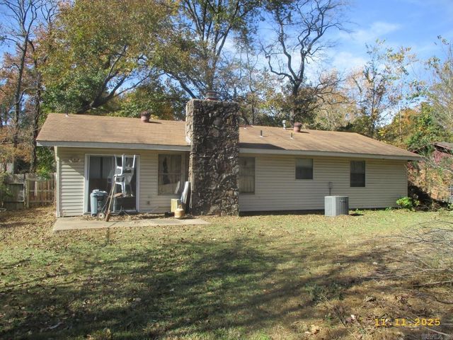 2104 West Street, Conway, AR 72032