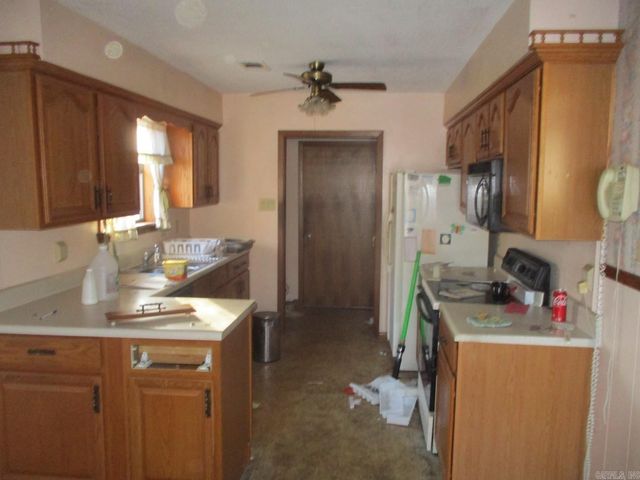 2104 West Street, Conway, AR 72032