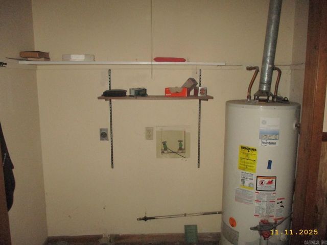 2104 West Street, Conway, AR 72032