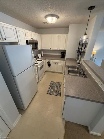 324 Scholastic Court, Winston-salem, NC 27106