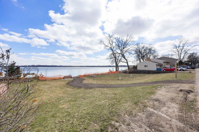 7723 N Shore Circle N, Forest Lake, MN 55025