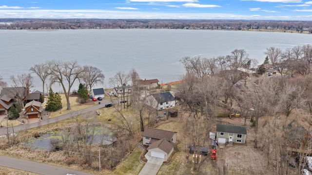 7723 N Shore Circle N, Forest Lake, MN 55025