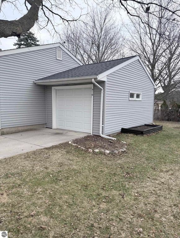 Image 17 of property listing at 516 Yale Avenue, Alma, MI 48801