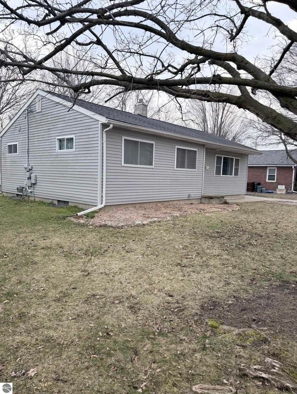 Image 20 of property listing at 516 Yale Avenue, Alma, MI 48801