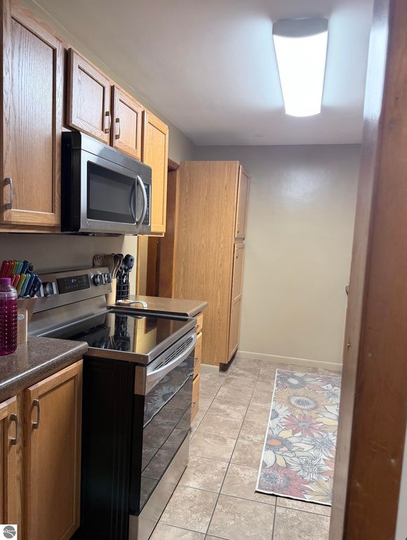 Image 6 of property listing at 516 Yale Avenue, Alma, MI 48801