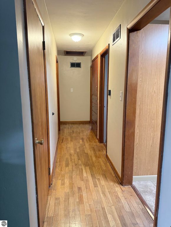 Image 8 of property listing at 516 Yale Avenue, Alma, MI 48801