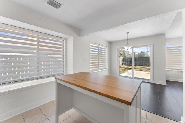 1111 W Belgravia Drive, Pearland, TX 77584