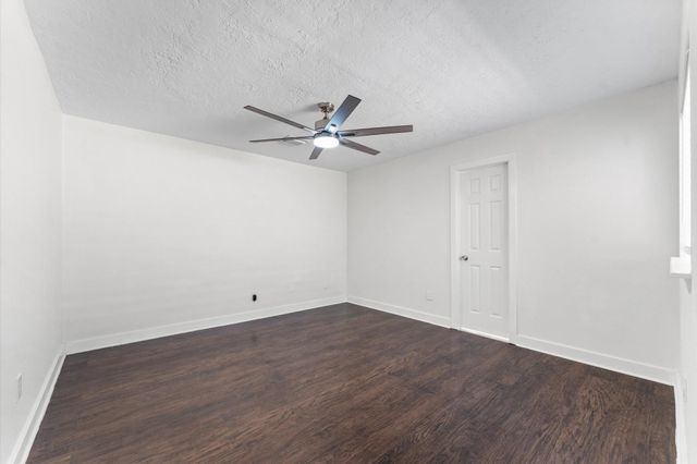 1111 W Belgravia Drive, Pearland, TX 77584