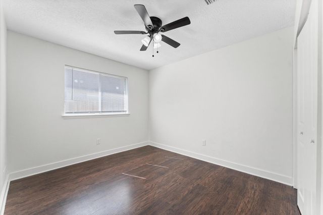 1111 W Belgravia Drive, Pearland, TX 77584