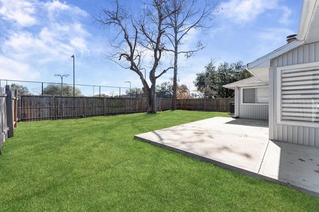 1111 W Belgravia Drive, Pearland, TX 77584