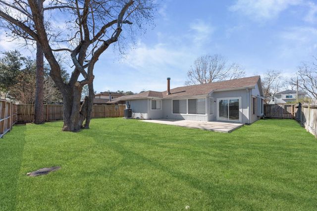 1111 W Belgravia Drive, Pearland, TX 77584