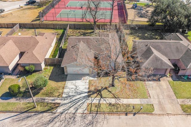 1111 W Belgravia Drive, Pearland, TX 77584