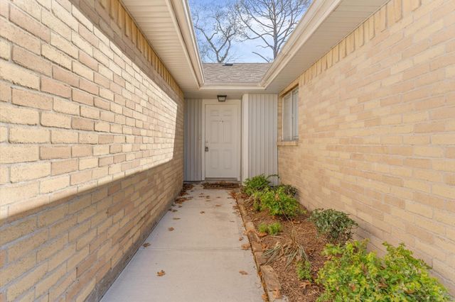 1111 W Belgravia Drive, Pearland, TX 77584