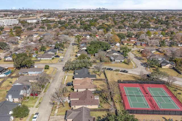 1111 W Belgravia Drive, Pearland, TX 77584